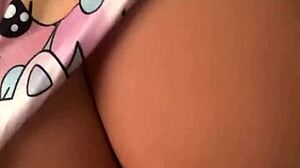 Padrasto transa com enteada sexy inocente usando sex toy anal ao ar livre