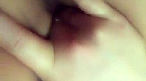 Girl spreads pussy for live masturbation session.