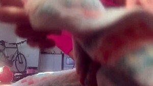 Seksî Kız Stephanie James Fuşya'da Duygusal Hissediyor