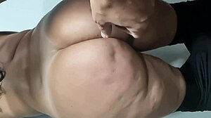 Watch me slap my chubby milf butt in slow motion fun 😘