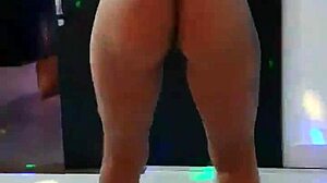 Morena Dançando Sensual