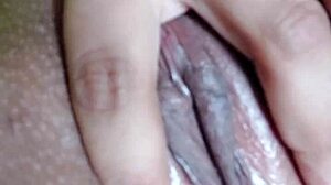 Masturbando Com Um Pregador E Gozando