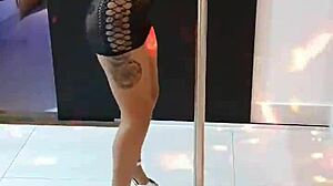 Morena Dançando Sensual