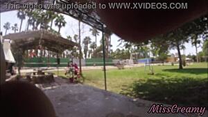 Европейский папочка получает публичный конч в парке от любительского показа члена и мастурбации