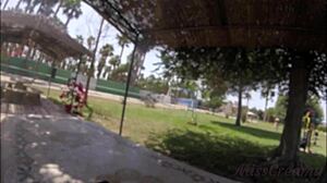 Европейский папочка получает публичный конч в парке от любительского показа члена и мастурбации