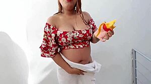 Juego con las tetas y culo grandes de mi prima cuando estamos solos!