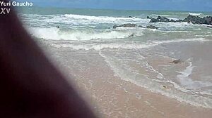 Пара Юри и Гаучо на нудистском пляже, горячая жена выставляет всё, мужики в экстазе 😍