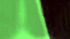 descubro a mi novia y su amiga besandose asi que me les uno y terminamos follando 😏💋