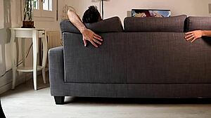 Ho beccato amico che guardava porno e l'ho scopato duro