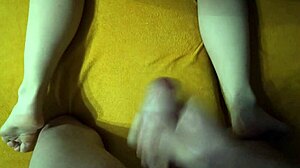 i masturbate in front of a beautiful ass, massaging it with cute amateurs