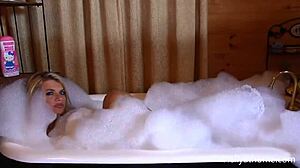 Sexy Vicky Vette Fingers Herself Emotionally In Shower