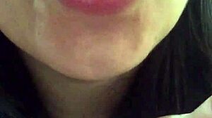 me masturbo en la sala como una putita cachonda 😈