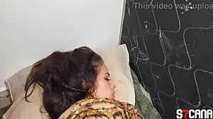 Novinha deitada e transei gostoso com ela