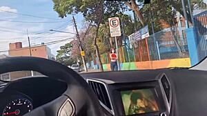 Punheta no carro busca informação com pau duro ao ar livre