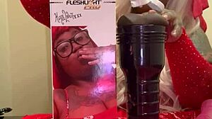 Spreading this pussy wide open!