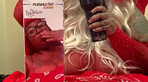 Spreading this pussy wide open!