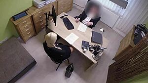 Непослушная чешская тин 18+ дает минет в офис секс кастинг интервью 😏