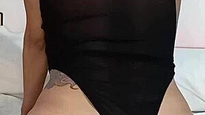 Colombian babe with big ass masturbates and shakes for you, maquinasperfectas!