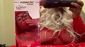 Spreading this pussy wide open!