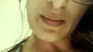 i masturbo in a publico bathroom when no ones around