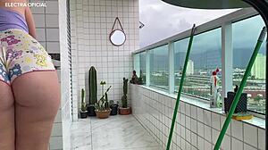 câmera de segurança- faxineira safada usando shortinho socadinho latina