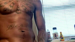 Big Dick Pornstar Vonni Wakes Up With Her Massive Cock