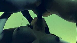 巨乳拉丁妹偷情老男深喉吞精