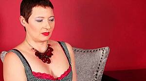 I am a mature women who watchs porn too and masturbates in pantyhose