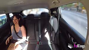 Gran Novato Sorprende a Mamá Tetona al Aire Libre