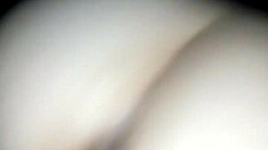 Латинос лесбиянка использует дилдо на пизде жены в любительской игре с игрушками!