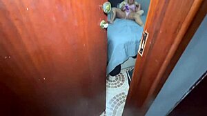 Espiando a minha enteada gostosa depois do banho passando creme no corpo e se masturbando eu necessito meter o pau nessa safada completo sheer