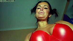 slave licking pussy and gets strap-on fucked 😈