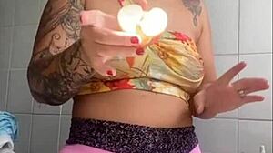 Mostrando coño hinchado en vivo