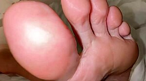 The Most Cute and Beautiful Feet Ever Get Massage in Best New York Salon