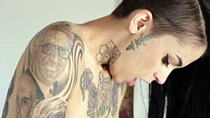 Tattooed Lesbian Goths Tongue Pussy