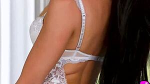 Gorgeous Big Natural Tits Milf Ashleigh Hannah Presented Stunning Body