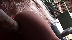 Gosei Infiei a Mao no Cu da Loirinha Sex Toy!