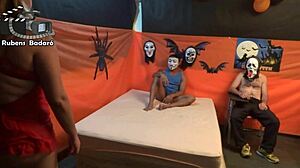 gordinha vai no halloween e faz sexo com mr rola e gauchito completo no xvideo red