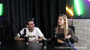 loira safada drools on skinny guy's dick in public