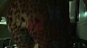 Любительские мачехи трахаются в подвале по-извращённому