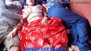 इंडियन स्टेप मॉम स्टेप सन और स्टेप डैड को होममेड क्विकी में चोदती है