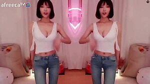 Korean bj winter performs sexy blowjob dance