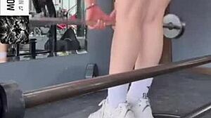 look at that big gym ass!