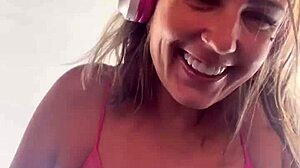 O meu personal belo me levou pro fundo da academia pra me fuder enquanto meu marido treinava e eu chupei sua rola gostosa