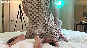 Rapper incontra trans bionda e scopano intensamente insieme