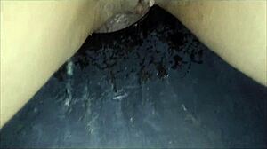 Chupei com gosto um pau preto no gloryhole! Dei meu cu pra ele na parte 2!