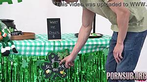 El stand de besos de las hermanastras sub español ver completo en pornsuborg