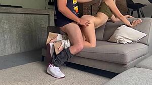 派对后瘦骚妹吸骑姐夫鸡巴紧逼内射