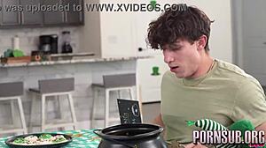 El stand de besos de las hermanastras sub español ver completo en pornsuborg