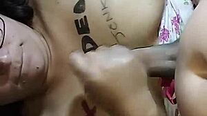 Esposa Caliente XXX Se Masturba con Intensidad en Escena Amateur de Sexo Salvaje